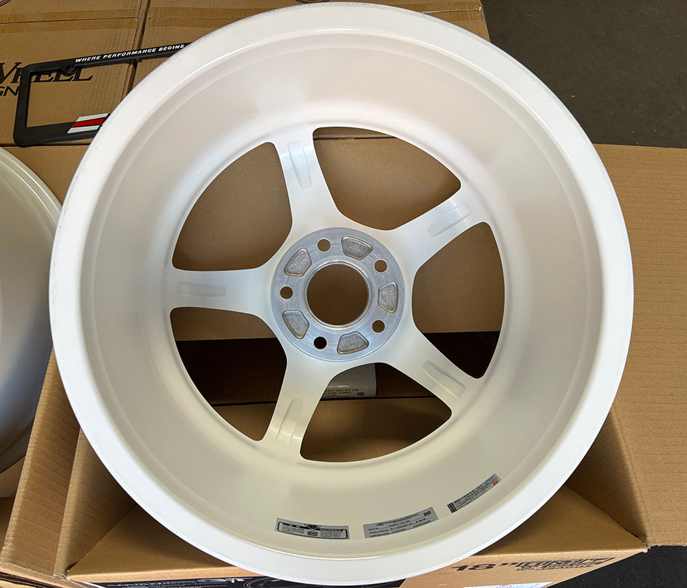 Advan GT Beyond 18x10 +40 5x120 Wheel White for Civic Type R FK8 FL5 CTR