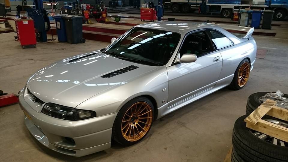 APR Performance  Universal Fitment Hood Vents, Long