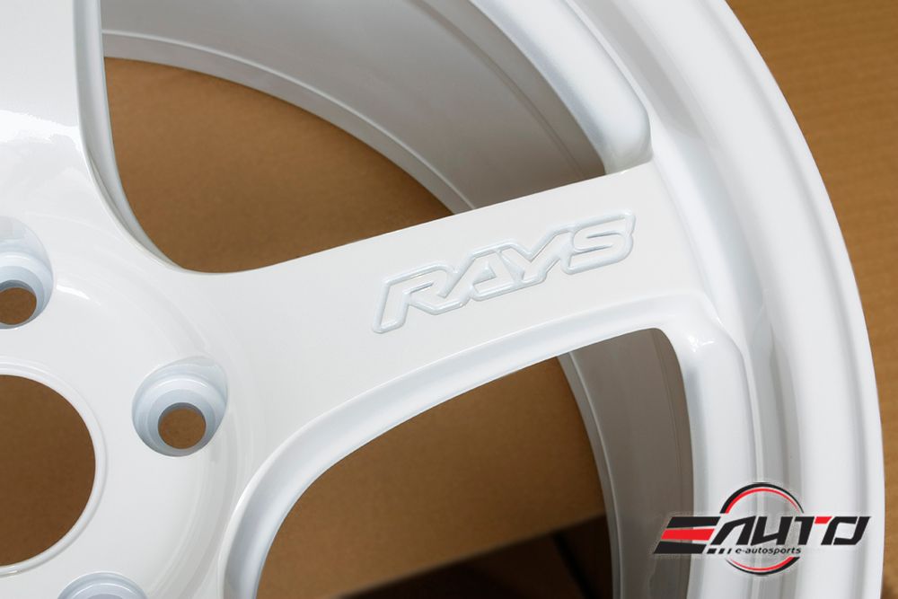 Close Up shot of Rays Gram Lights 57CR Ceramic Pearl White Wheel Rim 18x9.5 +38 5x120 